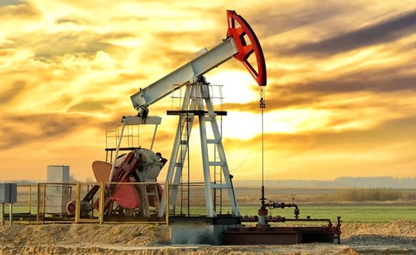 النفط قرب أدنى مستوى في 8 أسابيع.. نتيجة المخاوف من انتشار المتحور «دلتا»