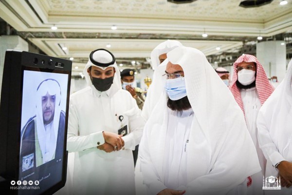 بالفيديو.. الرئيس العام لشؤون الحرمين الشريفين الشيخ د.عبدالرحمن السديس يدشن الروبوت التوجيهي للإفتاء وإجابة السائلين