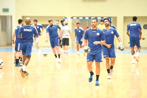 جانب من تدريب أزرق اليد
