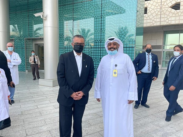 مدير الصحة العالمية يتفقد مستشفى جابر الاحمد