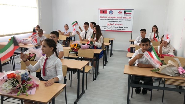 احتفالات الطلاب بافتتاح المدرسة في ألبانيا