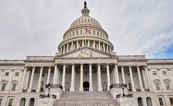 الشيوخ الأمريكي يصوت على المضي قدما في مشروع قانون البنية التحتية