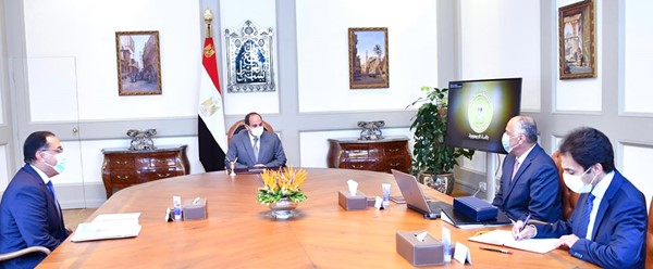 الرئيس عبدالفتاح السيسي خلال اجتماعه مع رئيس الوزراء د.مصطفى مدبولي ومحافظ البنك المركزي طارق عامر