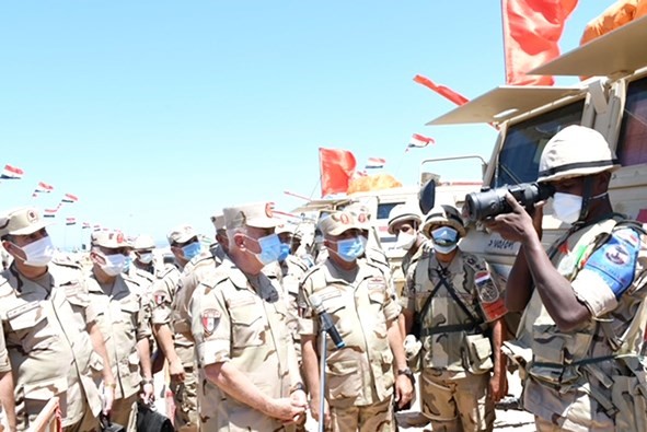 رئيس الأركان يطالب الجنود باليقظة والاستعداد الدائم لمواجهة جميع المخاطر والتهديدات