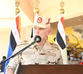 رئيس الأركان يطالب الجنود باليقظة والاستعداد الدائم لمواجهة جميع المخاطر والتهديدات