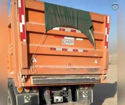 شاحنات لم يلتزم سائقوها بشروط الأمن والسلامة