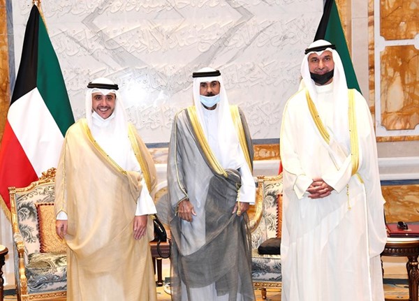 صاحب السمو خلال استقباله الشيخ د.أحمد ناصر المحمد ونائب وزير الخارجية مجدي الظفيري
