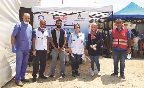 فريق جمعية الهلال الأحمر الكويتي يتابع حملة التطعيم في لبنان