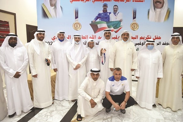 الرامي الأولمبي عبدالله الرشيدي ودعيج العتيبي وعبيد العصيمي يتوسطون الحضور	(أحمد علي)