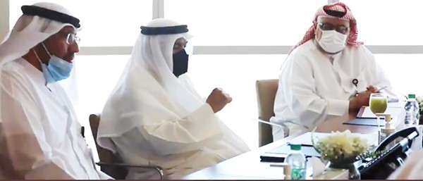 د.علي المضف ود.علي اليعقوب وأسامة السلطان خلال الاجتماع