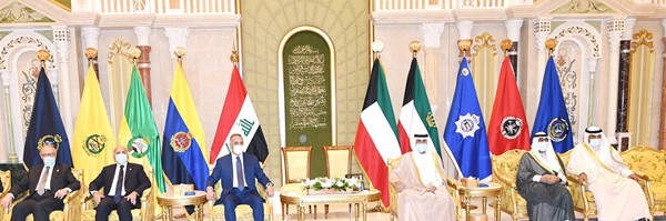 صاحب السمو الأمير الشيخ نواف الأحمد خلال استقباله رئيس الوزراء العراقي مصطفى الكاظمي بحضور سمو ولي العهد الشيخ مشعل الأحمد وسمو الشيخ صباح الخالد