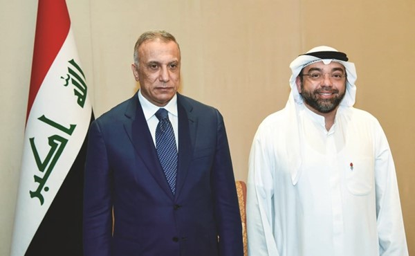 رئيس الوزراء العراقي مصطفى الكاظمي مع رئيس التحرير يوسف خالد المرزوق