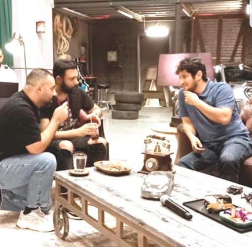مشرف عام البرنامج فهد العليوة مع المخرج خالد الرفاعي والمقدم بشار الشطي
