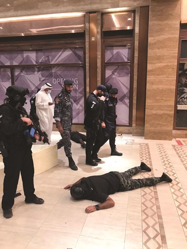 تحرير رهائن احتجزوا من قبل خارجين على القانون في الأفنيوز