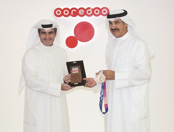 البابطين يكرم البطل الأولمبي عبدالله الرشيدي
