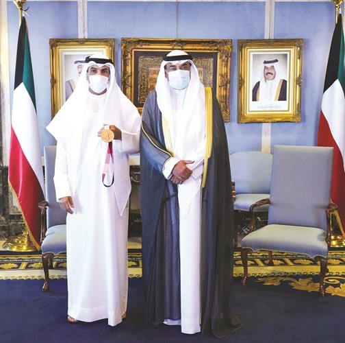 سمو الشيخ صباح الخالد مستقبلا البطل عبدالله الطرقي