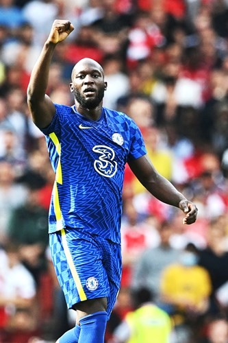 ليفربول vs تشلسي.. صراع القمة والنجوم