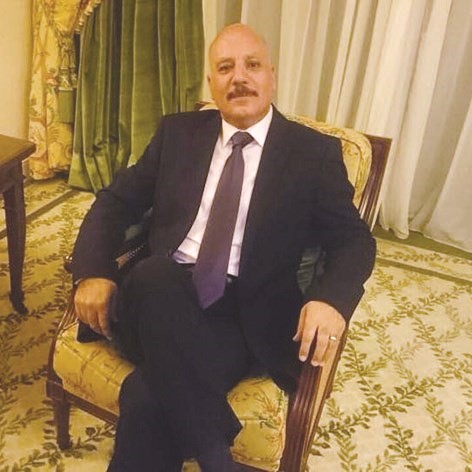 مدحت الكاشف