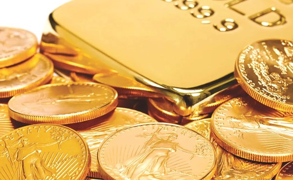 أسعار الذهب تهبط بعد ميل رئيس «الفيدرالي» إلى التيسير النقدي