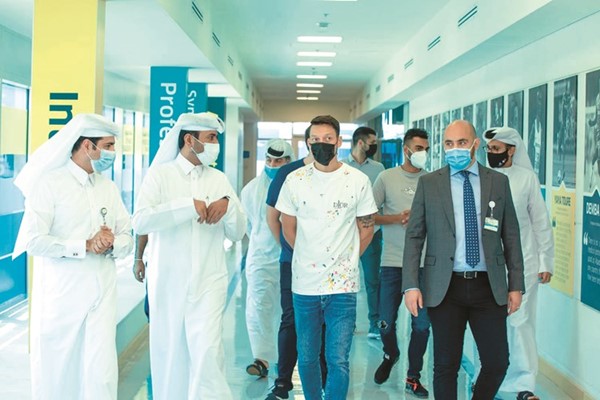 جولة سياحة لـ«أوزيل» في قطر