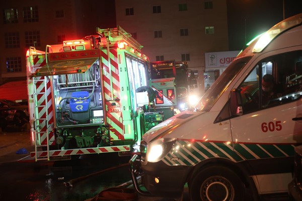 فرق الإطفاء تسيطر على حريق عمارة بالجهراء