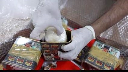 بالفيديو.. توقيف مواطن تقدم لتسلم طرد ملغّم بـ 1500 غرام «شبو»
