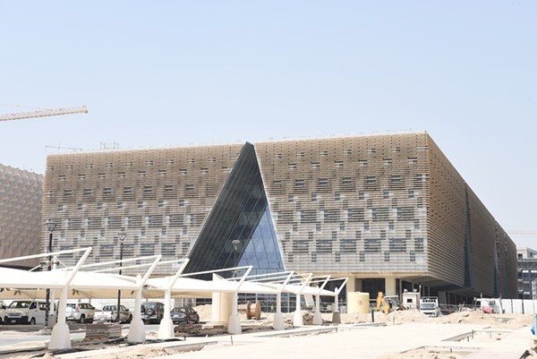 مبنى كلية الاداب في جامعة الكويت في مدينة صباح السالم الجامعية