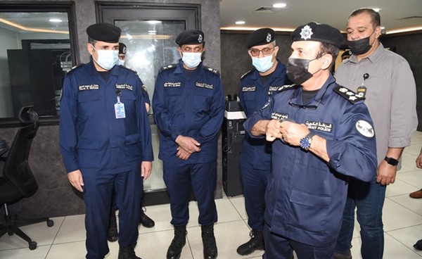 اللواء طلال معرفي خلال افتتاح غرفة العمليات الخاصة بنظام المراقبة الإلكترونية