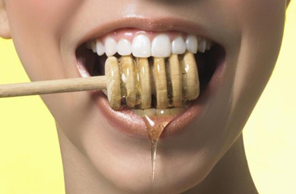 مستشارة التغذية بـ «معجزة الشفاء»: العسل مذهل في تعزيز صحة الأسنان
