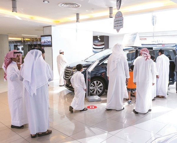 «المطوع والقاضي» توعّي الشباب بالتطور التكنولوجي في السيارات الحديثة الصديقة للبيئة