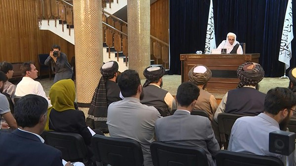 بالفيديو.. طالبان تؤكد أنها ستسمح للإناث بارتياد الجامعات لكن من دون اختلاط