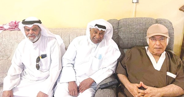 الشاعر عبداللطيف البناي وسعد الحوطي وعبد العزيز الهندي