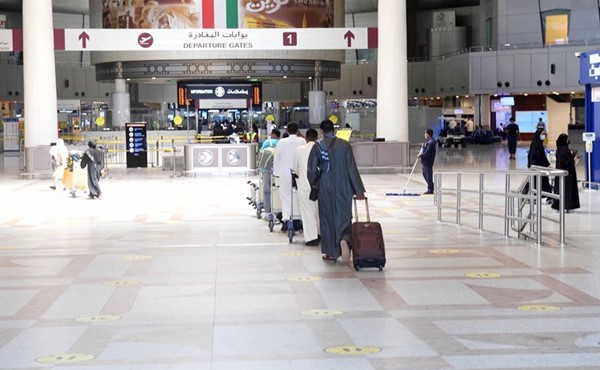 «الوطني»: 190 ألف وافد غادروا الكويت منذ بداية «كورونا»