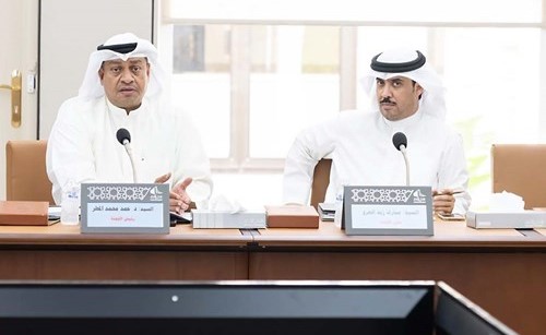 د.حمد المطر ومبارك العرو أثناء اجتماع اللجنة