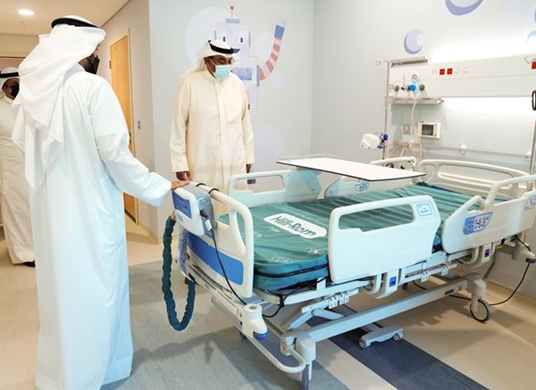 سمو رئيس الوزراء الشيخ صباح الخالد يطلع على تجهيزات المستشفى