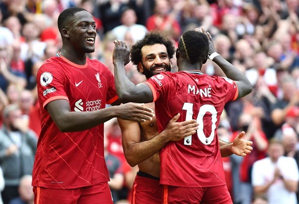 ليفربول في القمة.. و «السيتي» يسقط في التعادل