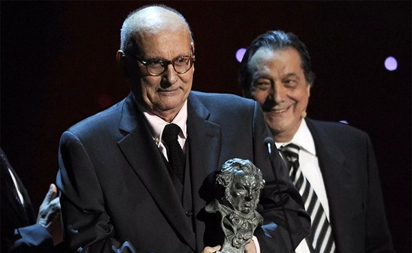 وفاة المخرج الإسباني ماريو كاموس عن 86 عاما