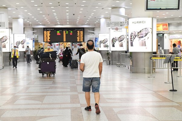 صورة أرشيفية لحركة الوصول في مطار الكويت بعد تسيير الرحلات المباشرة