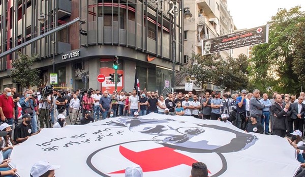 الحزب السوري القومي الاجتماعي خلال مسيرة عسكرية بمناسبة إحياء ذكرى عملية الويمبي في شارع الحمراء (محمود الطويل)