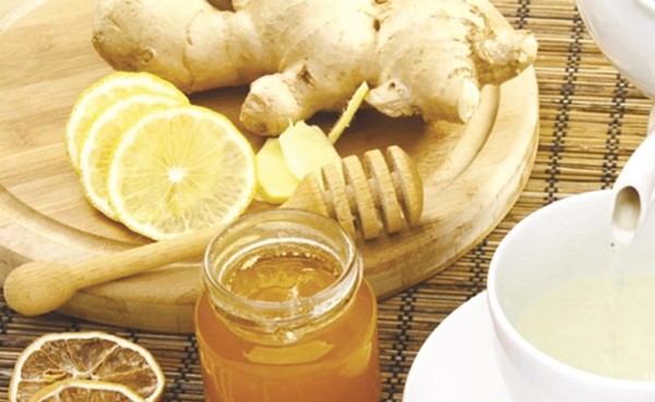 مستشارة التغذية بـ «معجزة الشفاء» العسل مع الليمون والزنجبيل لعلاج نزلات البرد والحساسية