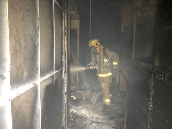 «الإطفاء»: إنقاذ 7 عمال والسيطرة على حريق برج قيد الهدم في ساحة الصفاة