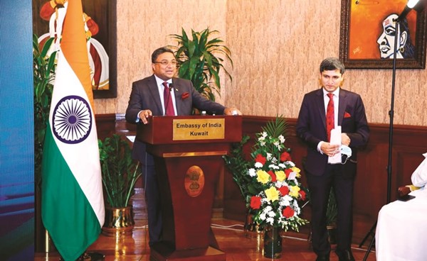 السفير الهندي سيبي جورج وفهد أحمد خان سوري