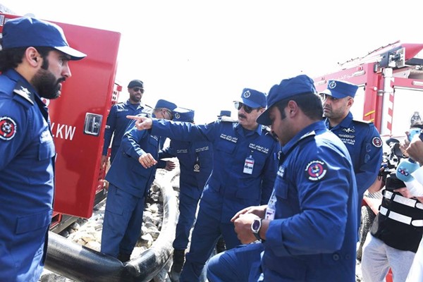 الفريق خالد المكراد يشرف على التدريب وأفضل سبل استخدام معدات الإطفاء الحديثة