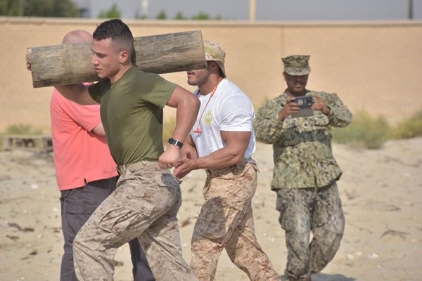 القوة البحرية الكويتية نظمت مسابقة الرجل الحديدي بمشاركة جنود أميركيين