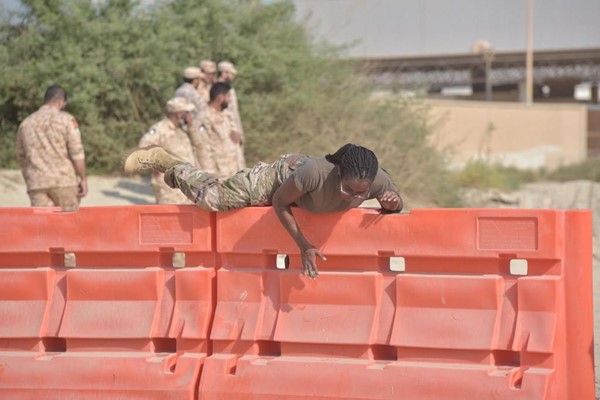 القوة البحرية الكويتية نظمت مسابقة الرجل الحديدي بمشاركة جنود أميركيين