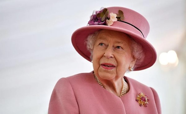 ملكة بريطانيا تلغي زيارة لإيرلندا الشمالية بناء على نصيحة الاطباء