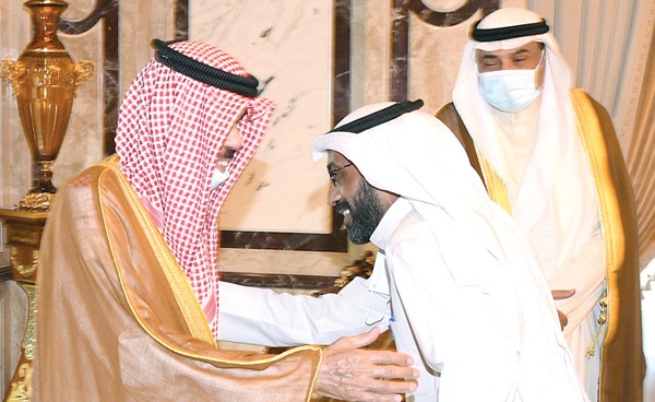  صاحب السمو الأمير الشيخ نواف الأحمد خلال استقباله د.عبيد الوسمي