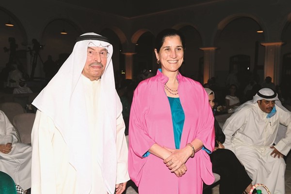 المطرب القدير مصطفى أحمد مع الشيخة انتصار العلي