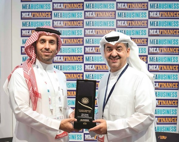 الرئيس التنفيذي للعلاقات والاتصالات في زين الكويت وليد الخشتي والرئيس التنفيذي للاتصالات في زين السعودية ريان التركي
