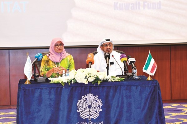 مروان الغانم وميمونة شريف خلال المؤتمر الصحافي